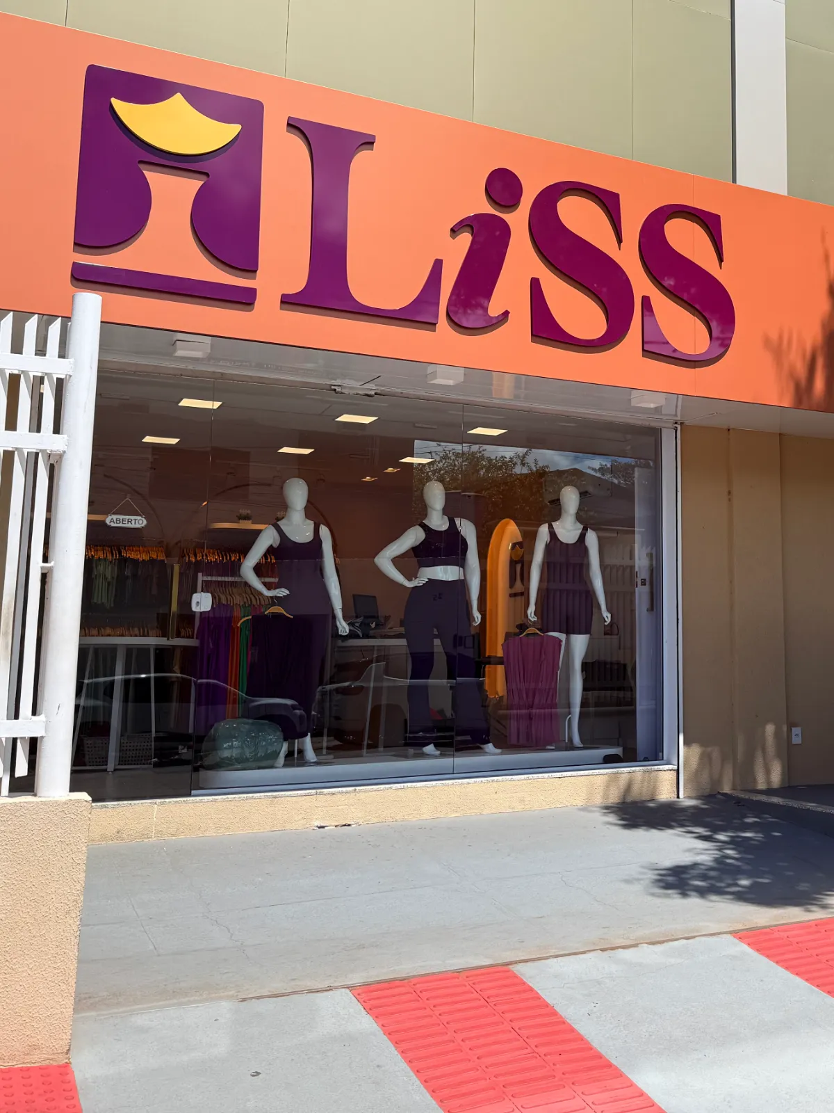 Fachada do showroom da Liss Moda em Vila Velha, ES